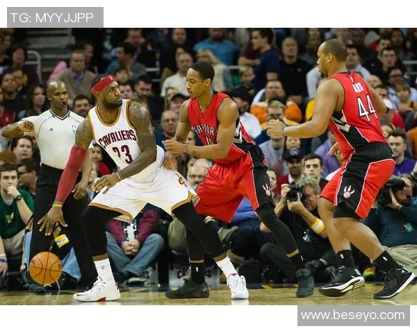 圣诞大战精彩上演马刺与太阳激烈对决引发球迷热议 圣诞大战精彩上演马刺与太阳激烈对决引发球迷热议