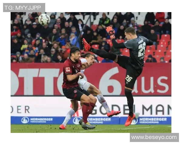 帕德博恩与汉堡激战正酣谁能在德乙赛场上笑到最后 帕德博恩与汉堡激战正酣谁能在德乙赛场上笑到最后